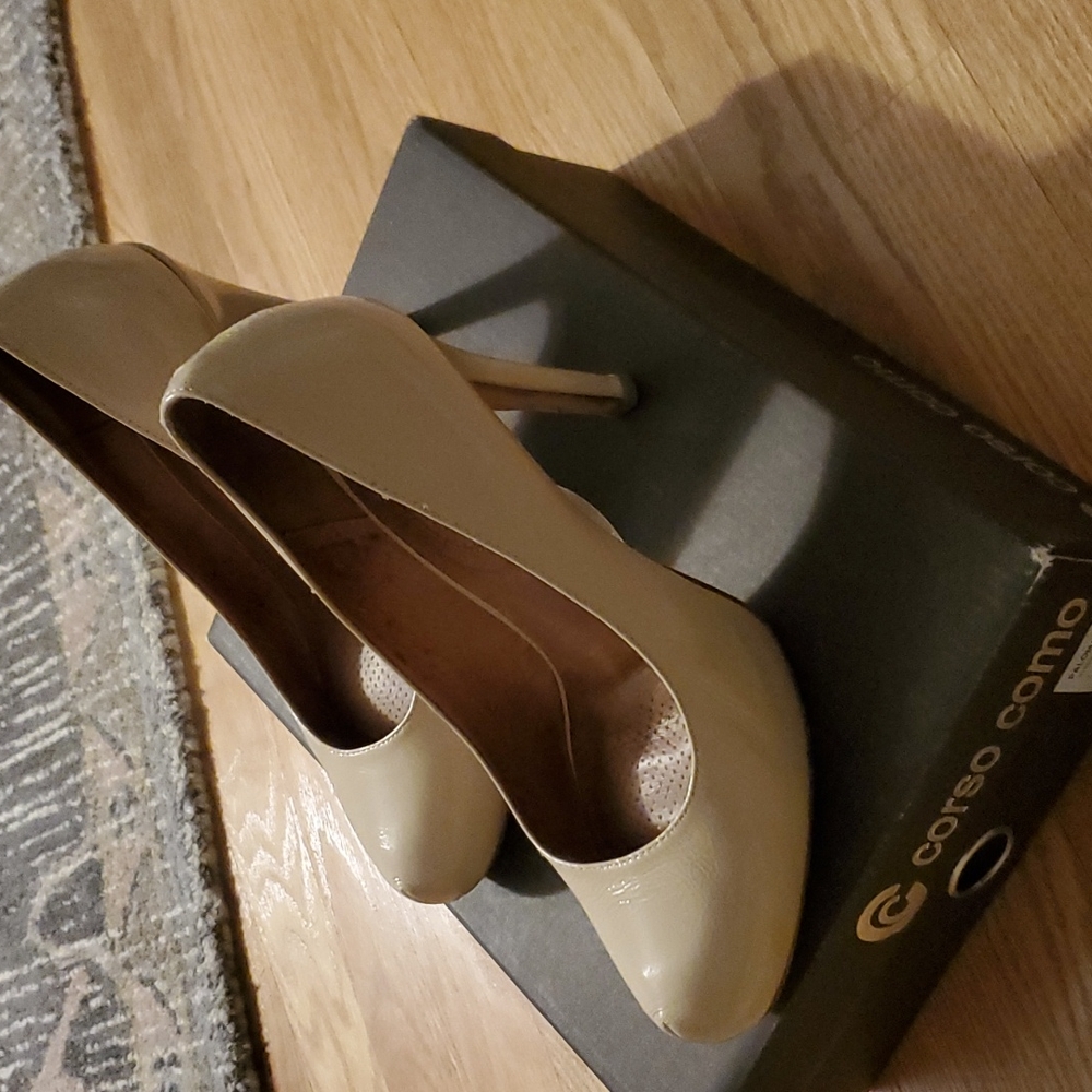 Corso Como Nude patent leather pumps